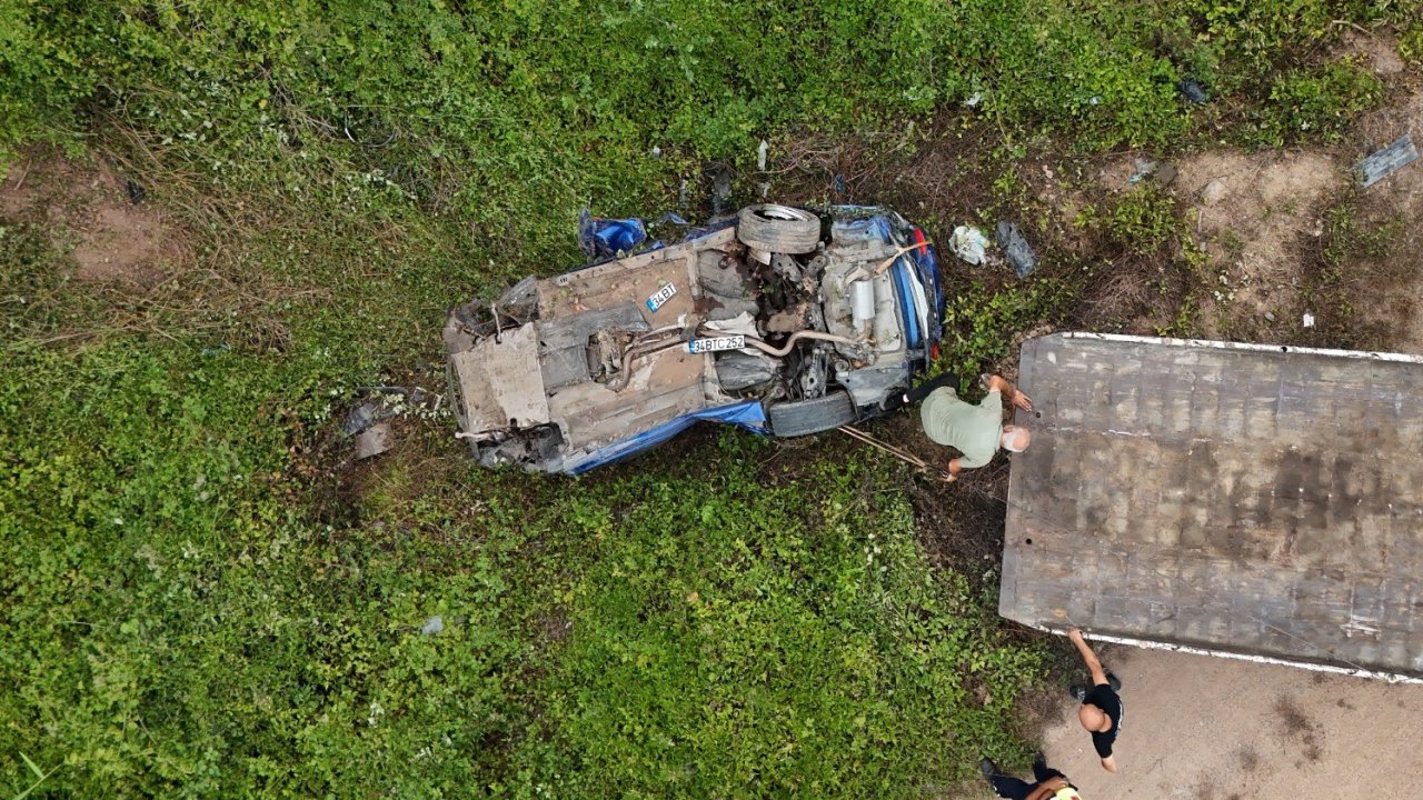 Şile’de ormanlık alana uçan otomobil kaldırıldı