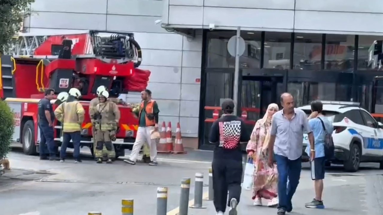 Beylikdüzü’nde AVM de yangın paniği
