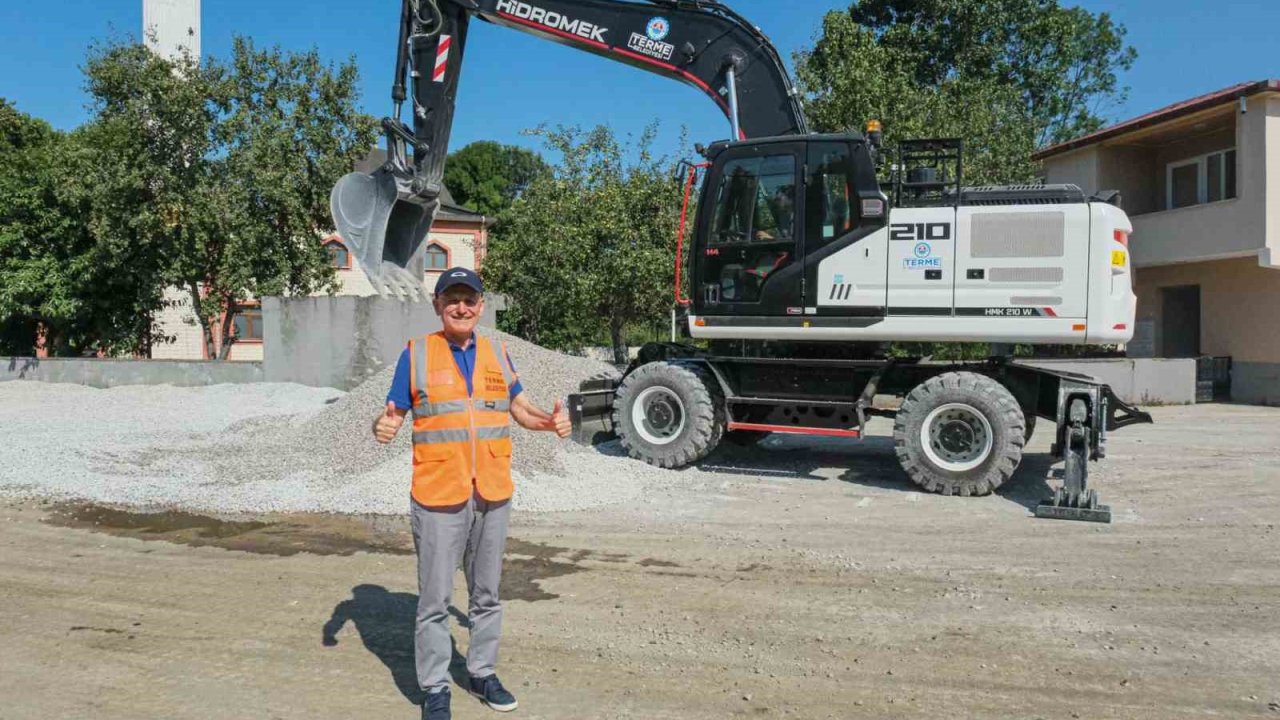 Bakanlıktan Terme Belediyesi’ne 10 milyonluk ekskavatör desteği