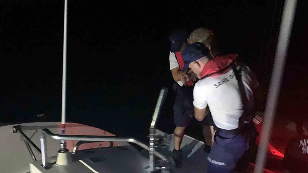 Ticari yatta yaralanan vatandaşa tıbbi tahliye