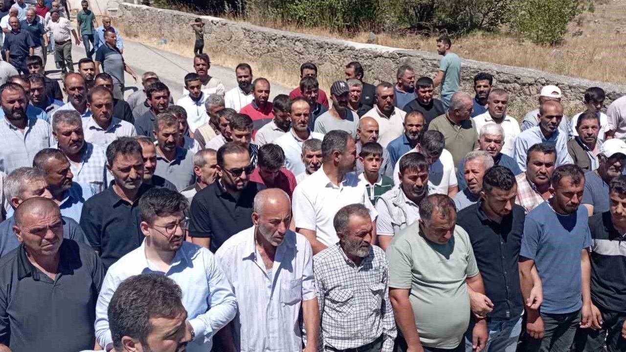 Traktörden atlayarak hayatını kaybeden Südüpak son yolculuğuna uğurlandı