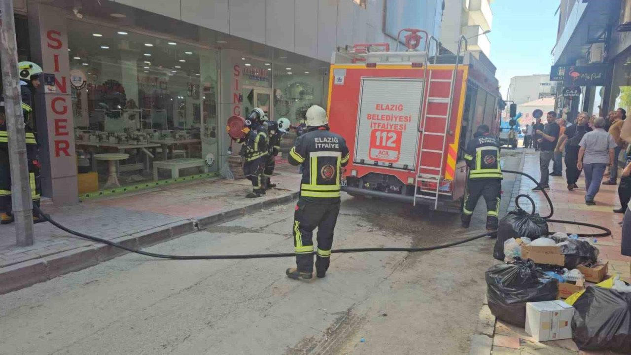 Elazığ’da apartman dairesinde korkutan yangın