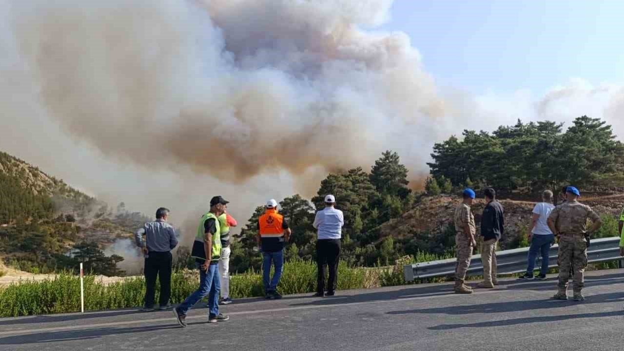 Mersin’deki orman yangını: 5 ilden takviye geldi ekiplerin müdahalesi sürüyor