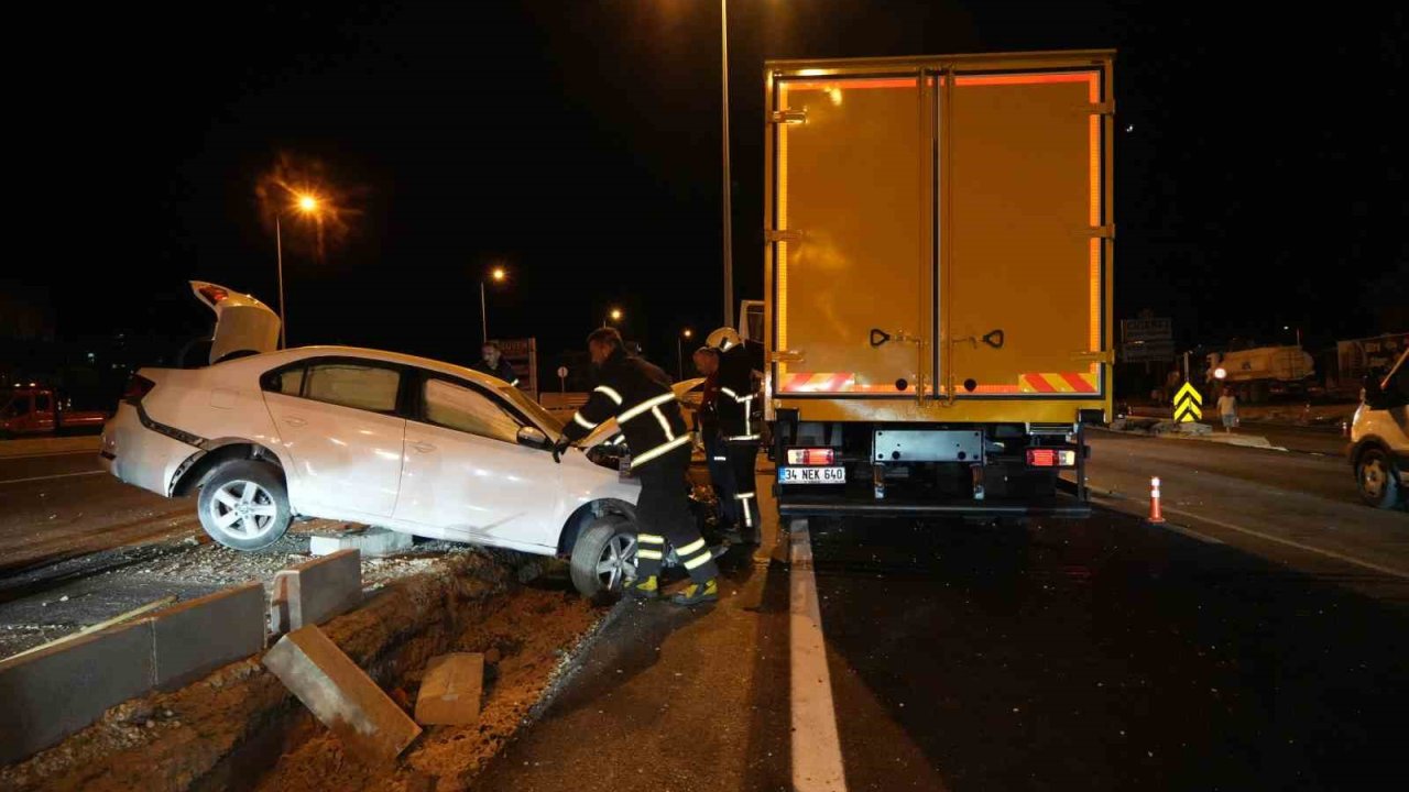 Kırıkkale’de kargo kamyonu ile otomobil çarpıştı