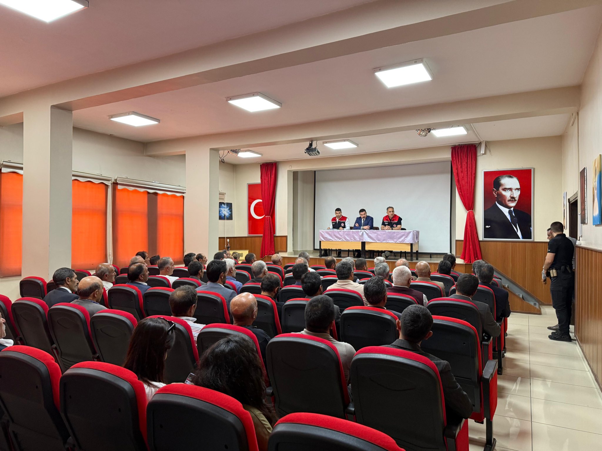 Arpaçay'da Muhtarlara Tarımsal Bilgilendirme Toplantısı Düzenlendi