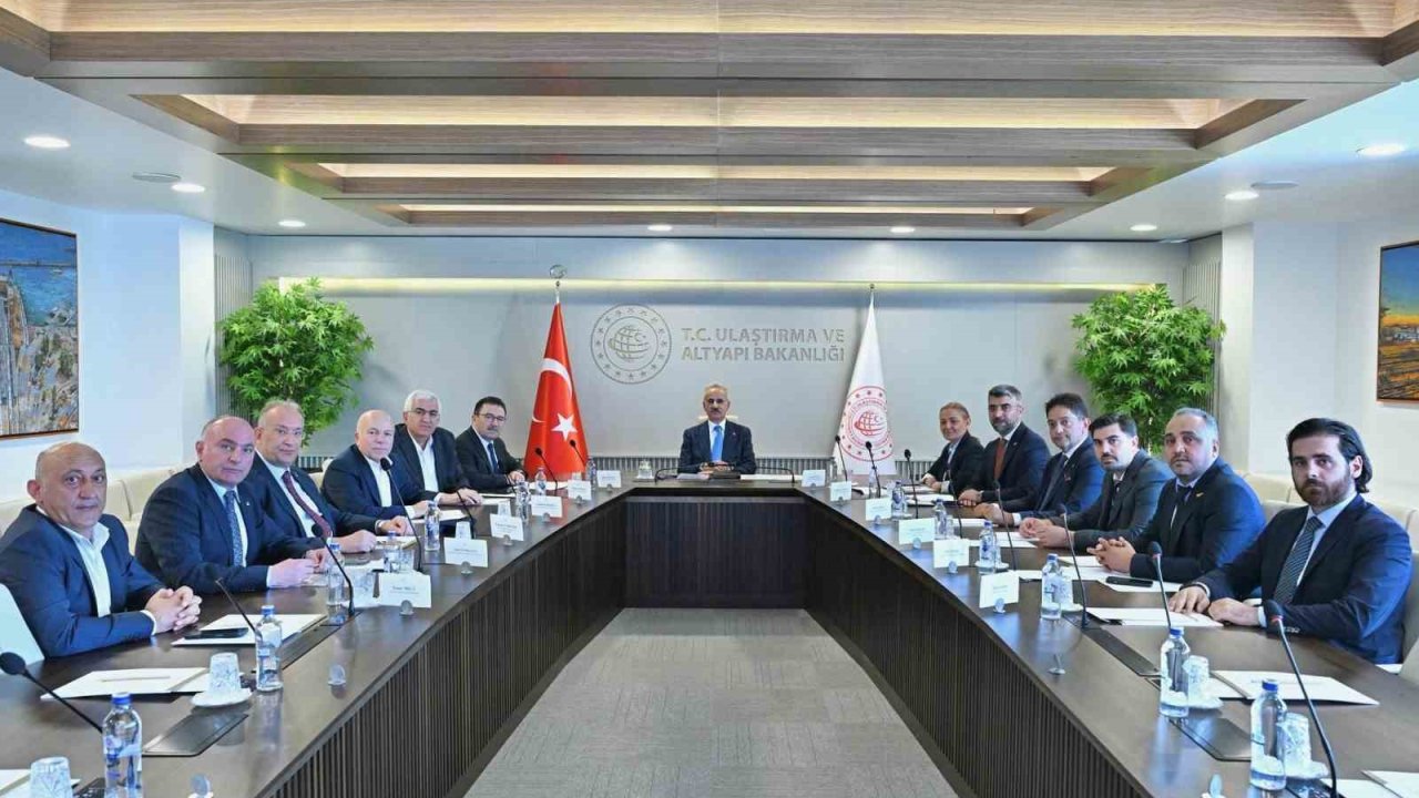 Bakan Uraloğlu ile ulaşım zirvesinde bir araya geldiler