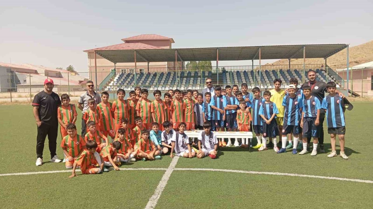 Müdür Aksoy’dan minik sporculara ziyaret