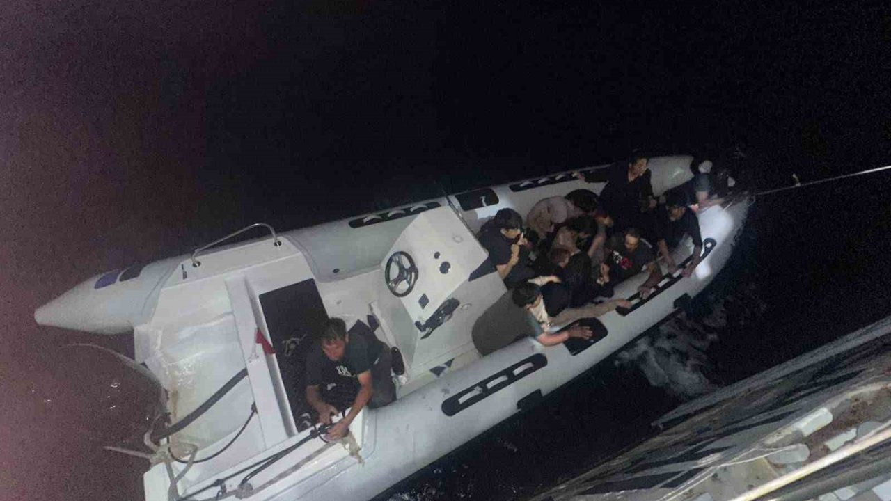 Didim açıklarında 15 düzensiz göçmen kurtarıldı