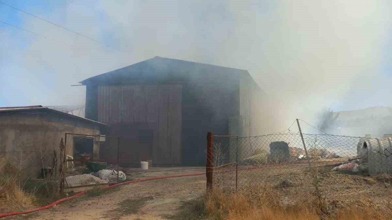 Elazığ’da samanlık yangını