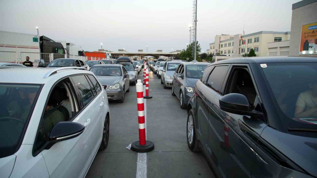 Gurbetçiler akın akın Avrupa’ya dönüyor