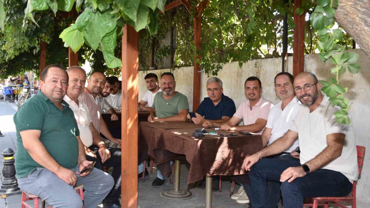 Başkan Zencirci meclis üyeleriyle birlikte Germencik pazarında vatandaşlarla buluştu