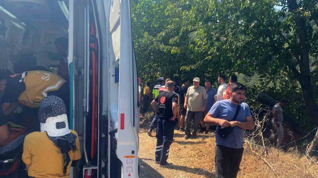 Fındık işçilerini taşıyan traktör devrildi: 4 yaralı