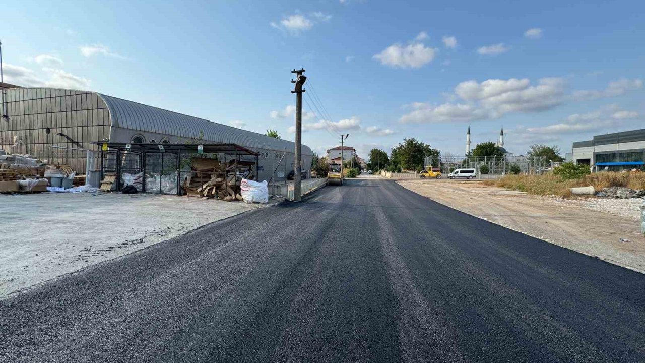 Başiskele’de yollar asfaltla yenileniyor