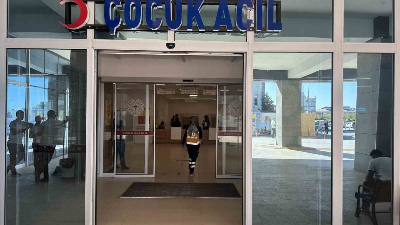 Adıyaman’da dehşet: Otomobilin bagajında mahsur kalan çocuk yaşam savaşı veriyor