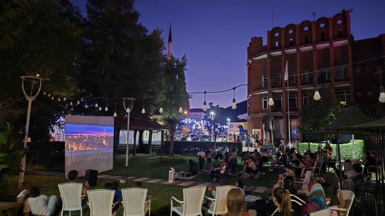 Bayırköy’de açık hava sinema geceleri devam ediyor