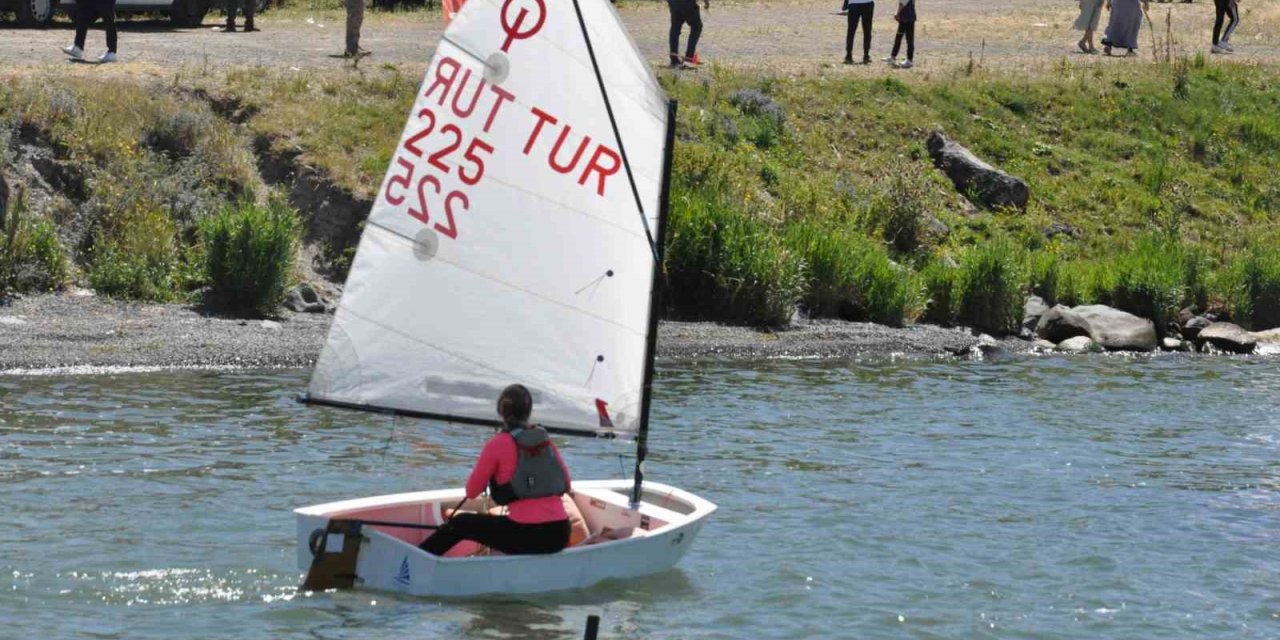 Kars’ın mavi incisi Çıldır Gölü’nde yelkenler fora