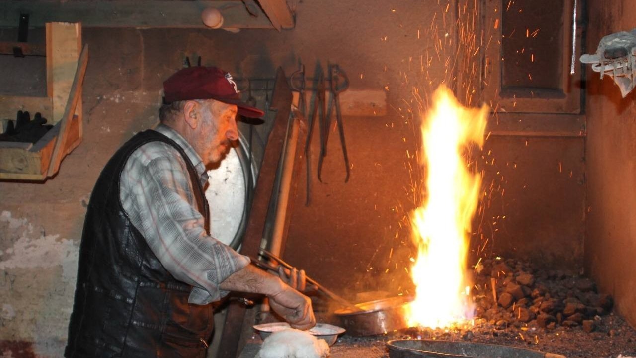 Ustasından öğrendiği mesleği yarım asırdır sürdürüyor