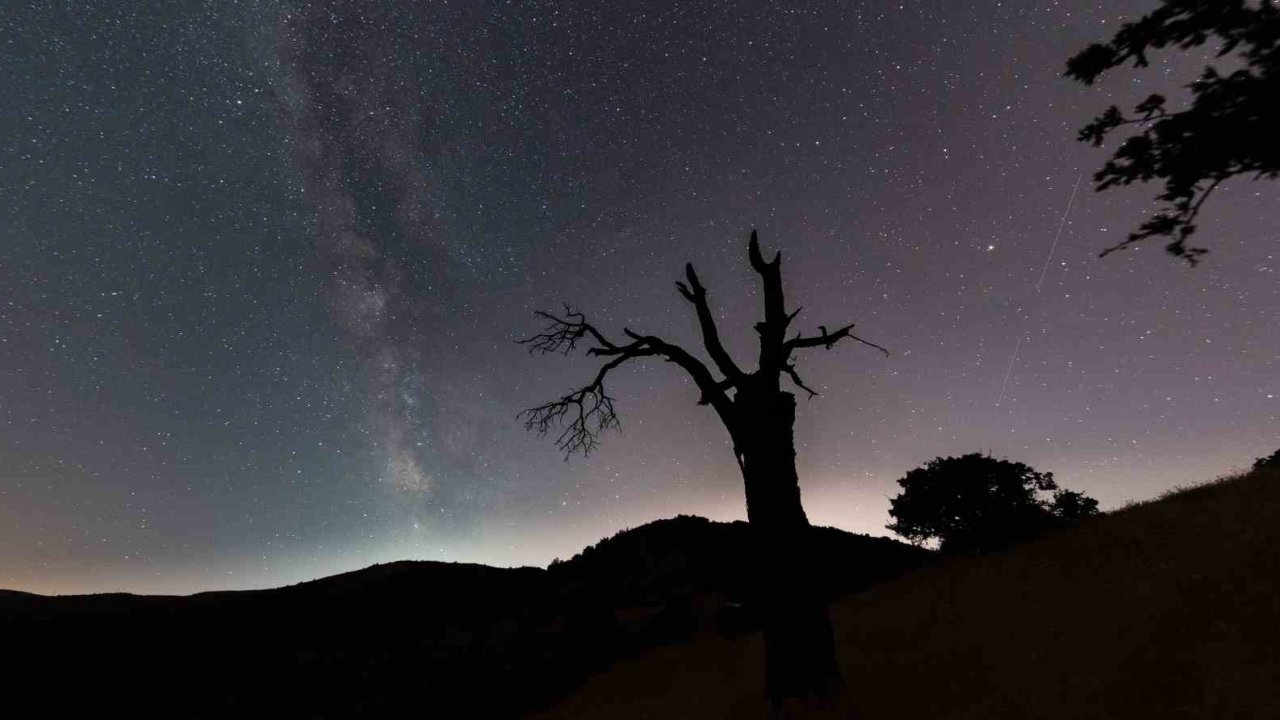 Sağlık çalışanı, 4 bin yıllık Harput’ta meteor yağmurunu fotoğrafladı