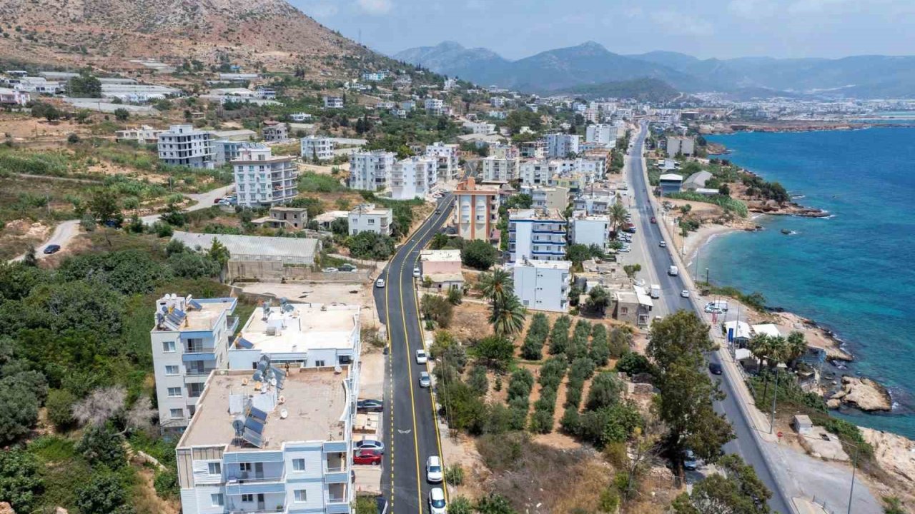 Aydıncık’ta yollar yenilendi