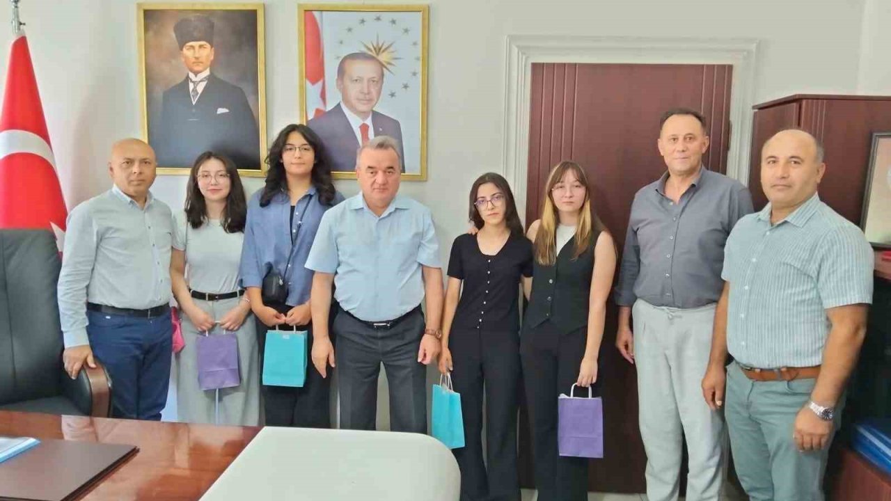 YKS birincileri Kaymakam Öztürk ile buluştu