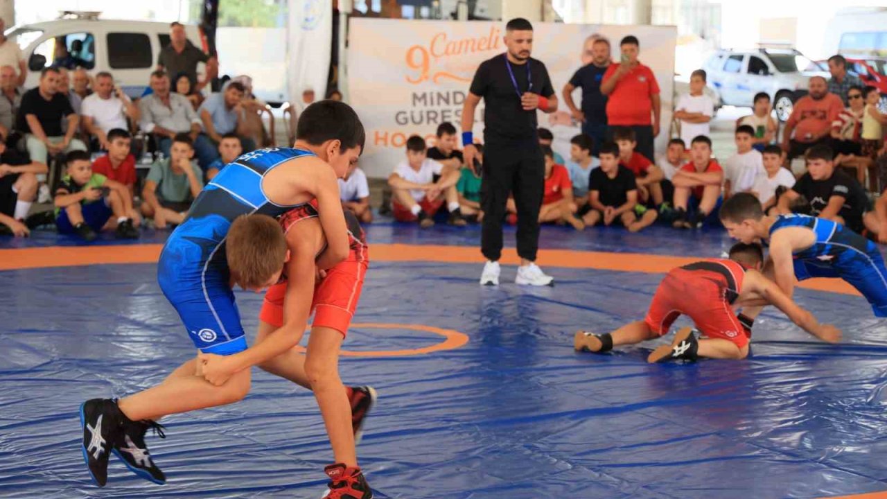 Çameli’nde 9. kez düzenlenen festivalde minikler minderde mücadele etti