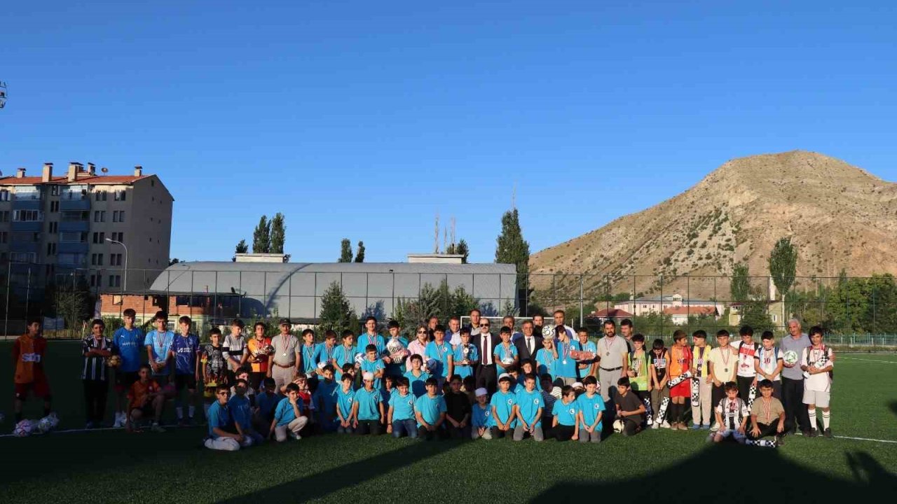 Oltu’da Yaz Kur’an Kursları Futbol Turnuvası sona erdi