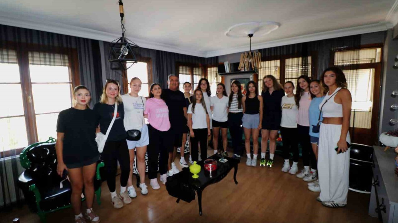 Turgutlu Belediyesi Kadın Voleybol Takımı sezonun ilk kontrolünden geçti