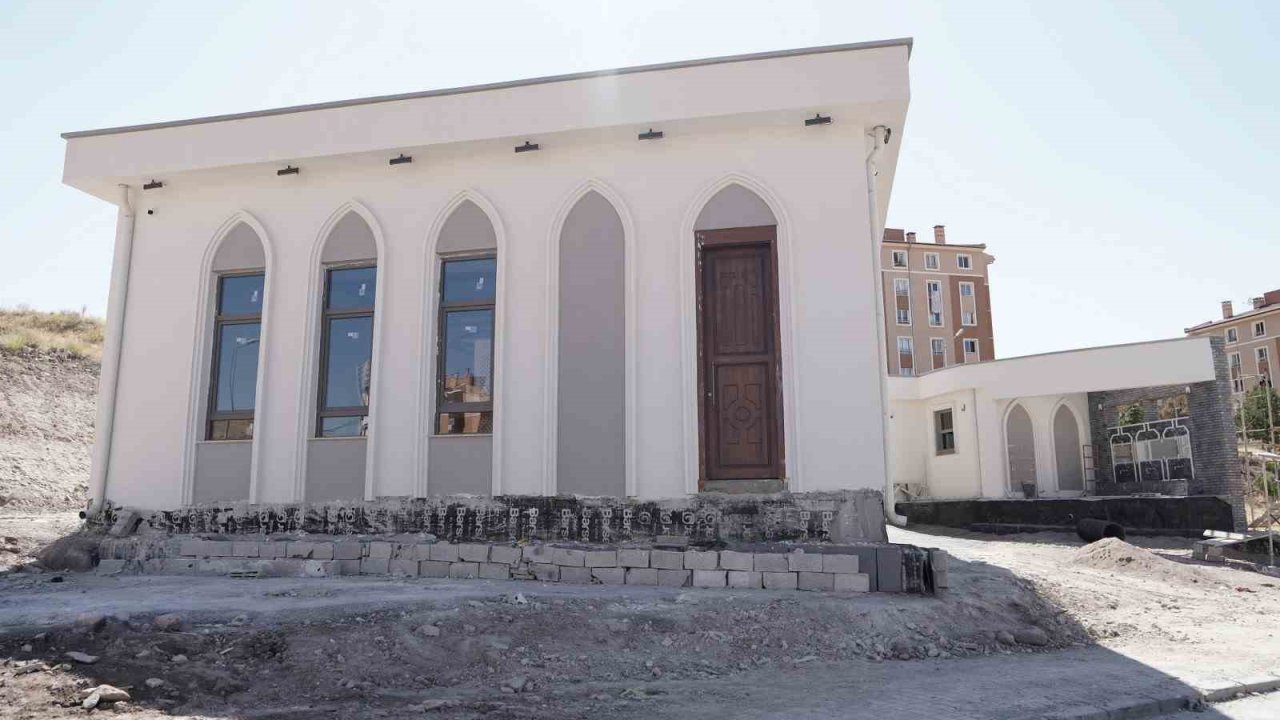 Demokrasi Mahallesi’nin butik camisi hızla tamamlanıyor