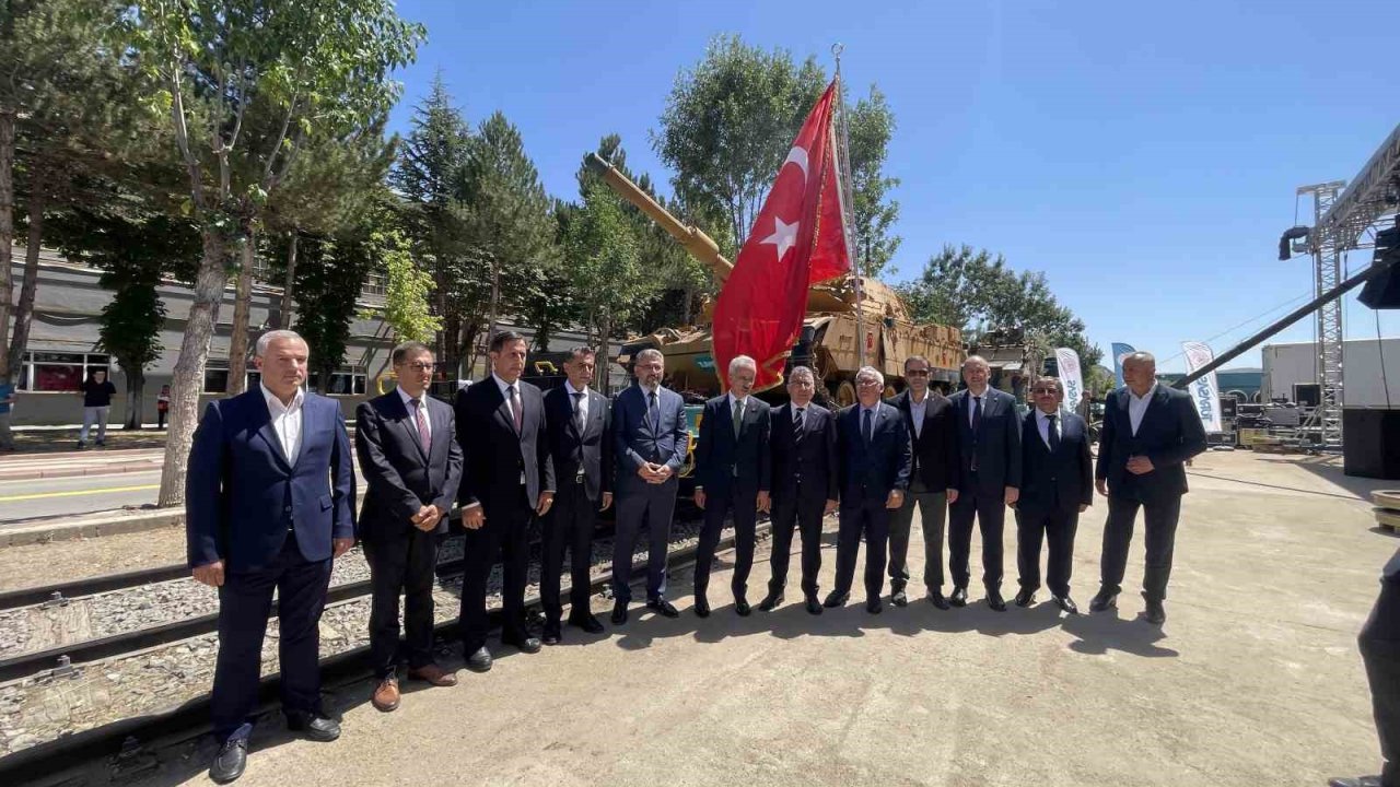 Üretimi tamamlanan yerli ve milli, UAIS tipi askeri araç taşıma vagonlarının ilk teslimatı yapıldı