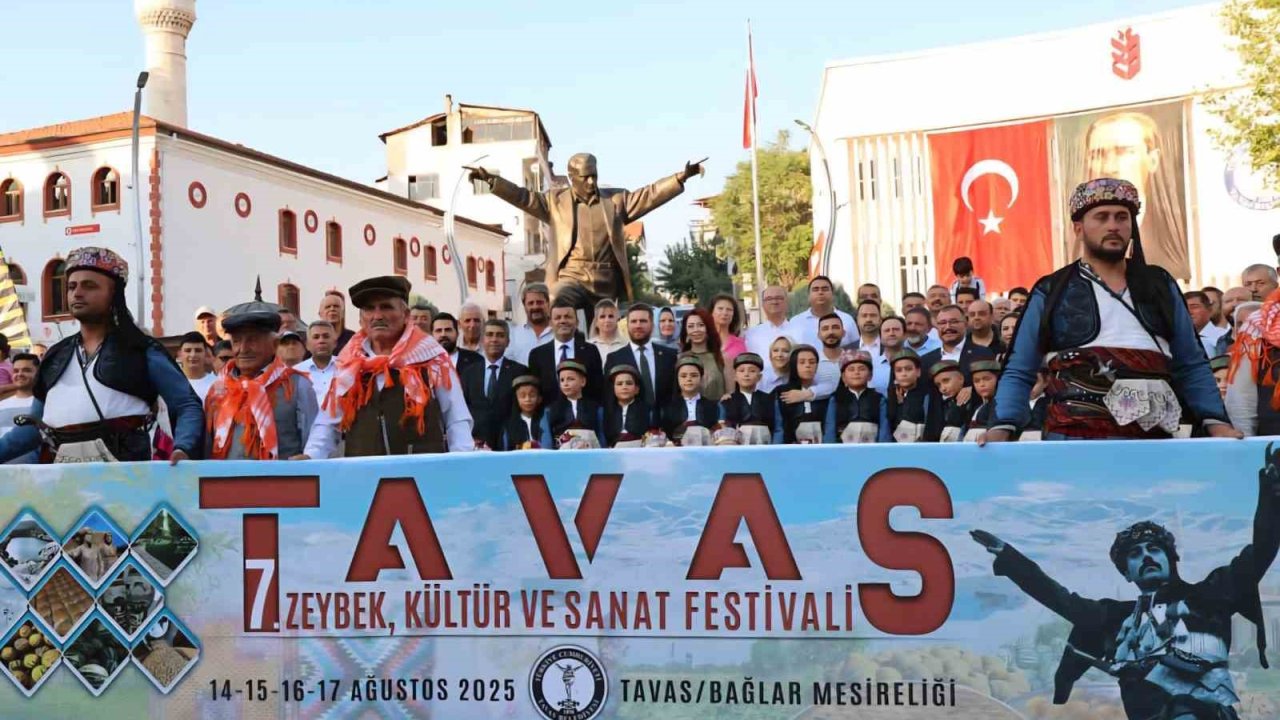 Tavas Belediyesi Zeybek kültürünü gelecek kuşaklara aktarıyor