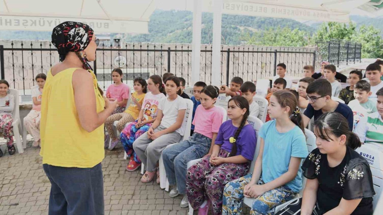 Gezici Kütüphane çocukları bilgiyle donatıyor
