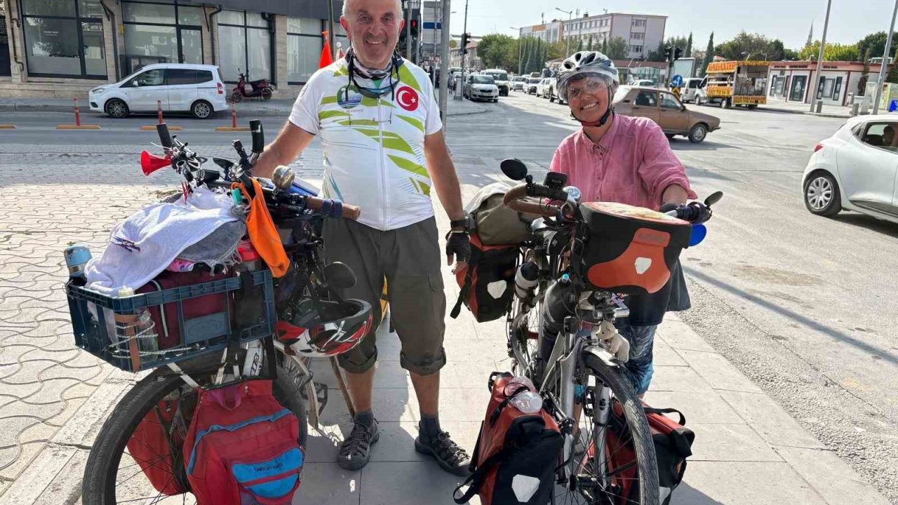 Bisikletle Türkiye turu yapan emekli çift Karapınar’da