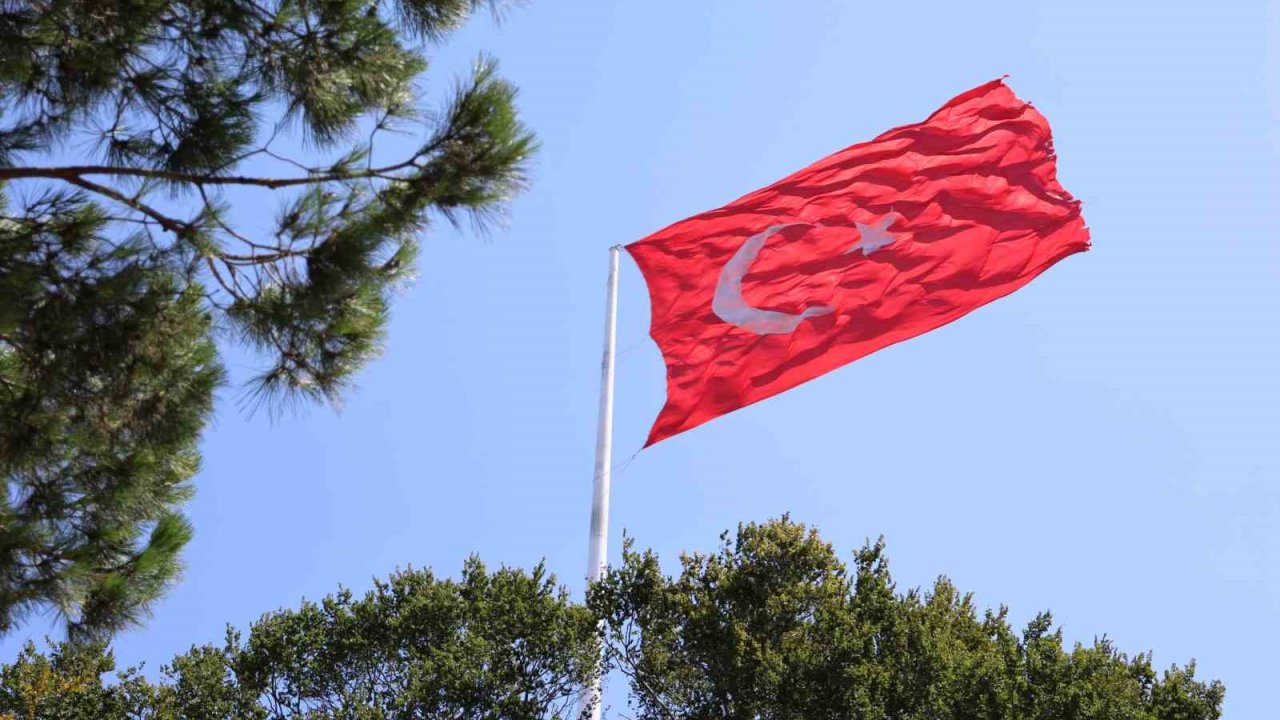 İstanbul’da kuvvetli rüzgar etkisini sürdürüyor