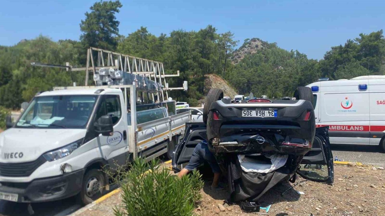 Kamyonetle otomobil çarpıştı: 4 yaralı