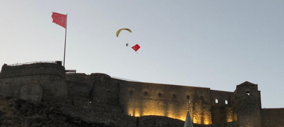 Kars'ta Paramotor Gösterisi Nefes Kesti