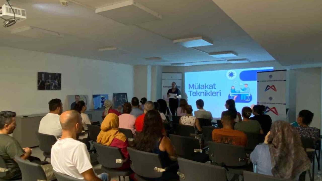 Kariyer Merkezinden iş arayanlara destek