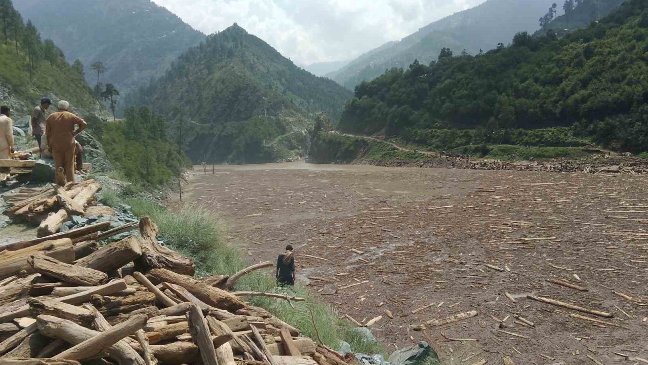 Pakistan’daki sellerde son 48 saatte 351 kişi hayatını kaybetti