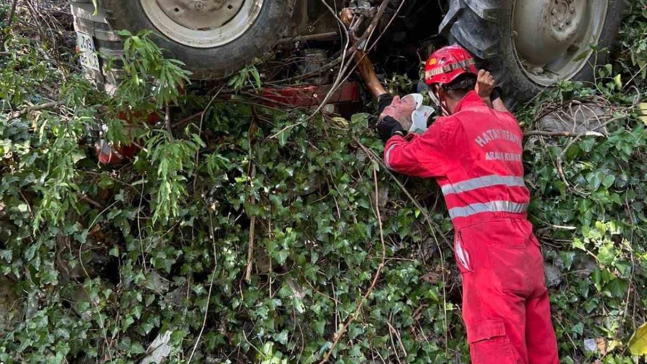 Ters dönen traktörün altında sıkışan sürücü yaralandı