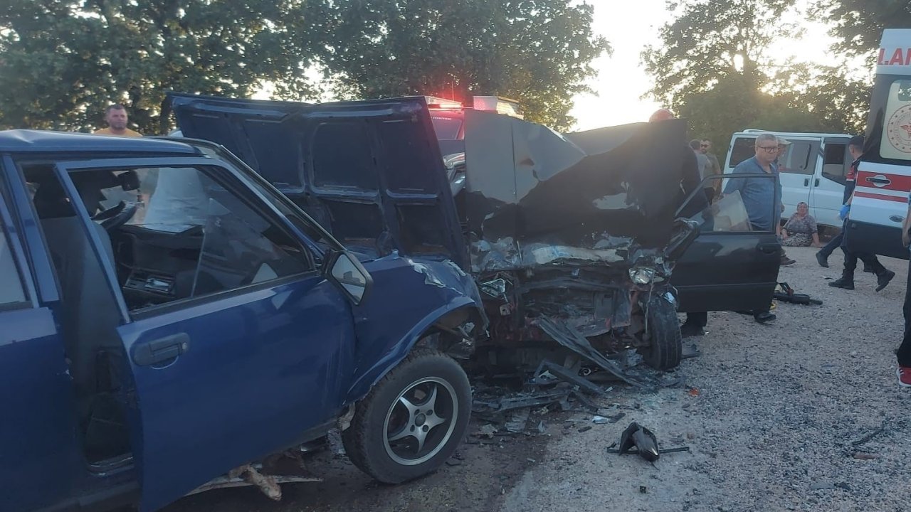 Kafa kafaya çarpıştılar: 1 ölü, 3 ağır yaralı