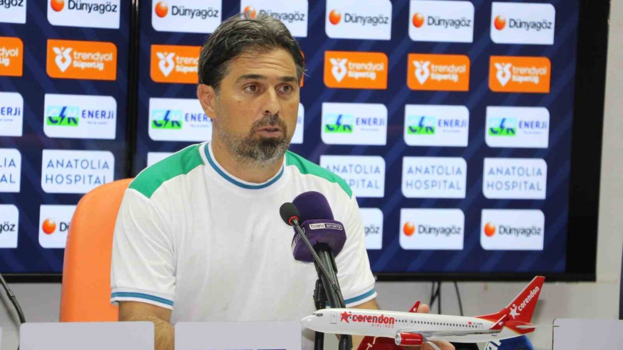 İlhan Palut: "Çok gol kaçırıyoruz maalesef"