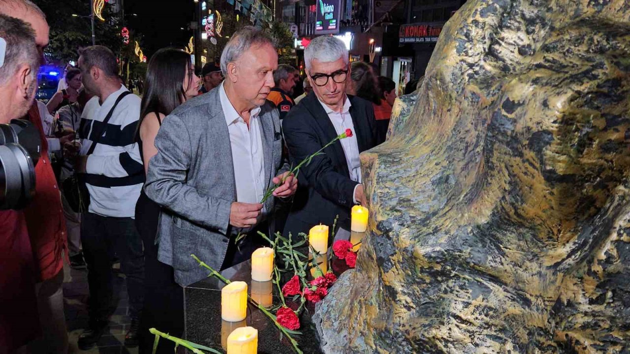 Marmara Depremi’nde hayatını kaybedenler Avcılar’da anıldı