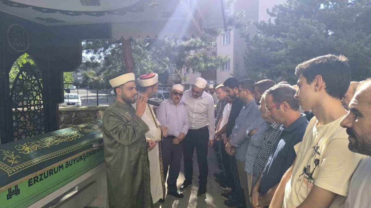 Turgut Güzel dualarla uğurlandı