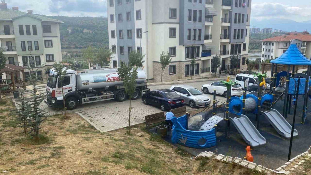 Kocaeli’de çocuk parkları temizlenip onarılıyor