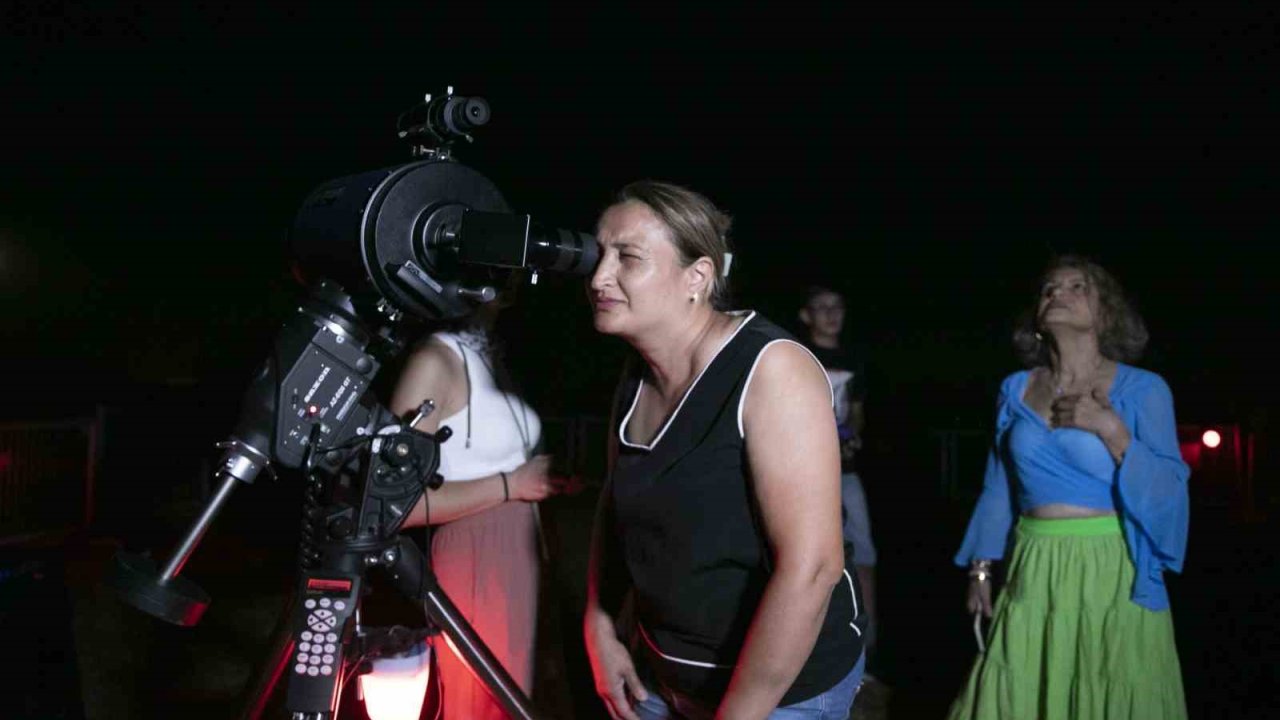 Mersinliler, meteor yağmurunu gözlem şenliğinde izledi