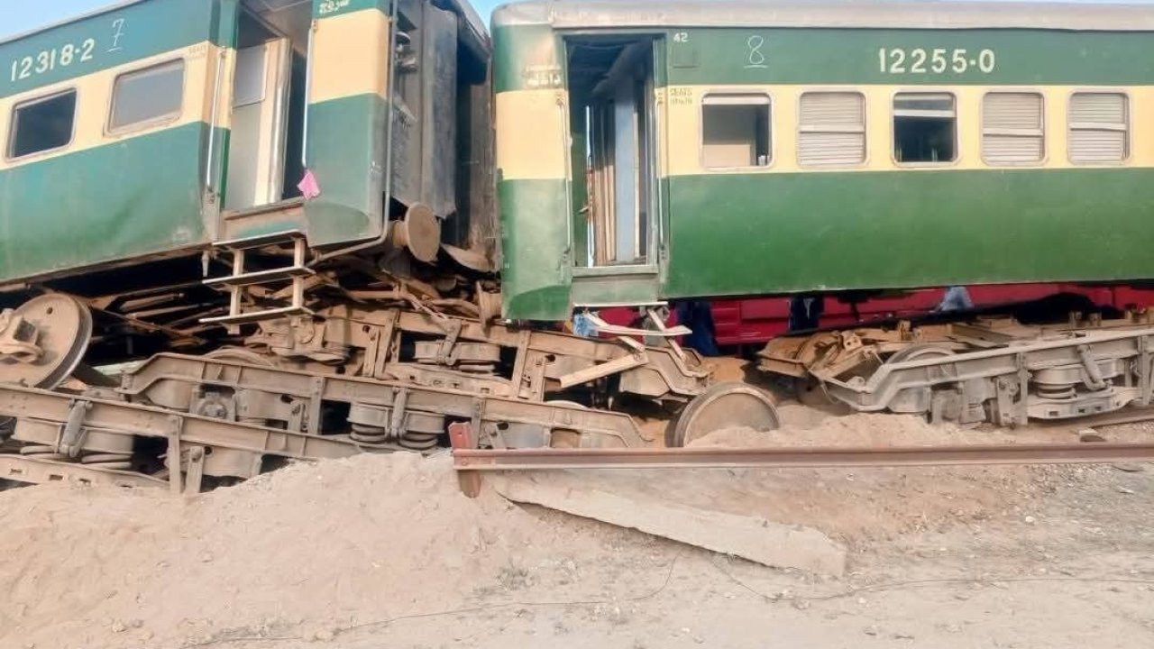 Pakistan’da tren kazası: 1 ölü, 24 yaralı