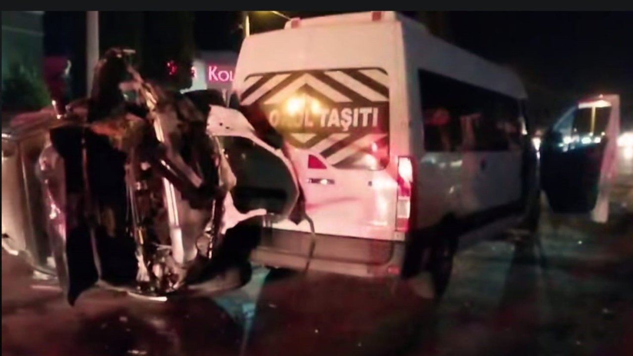 Söke’de servis minibüsü ile otomobil çarpıştı: 3 yaralı