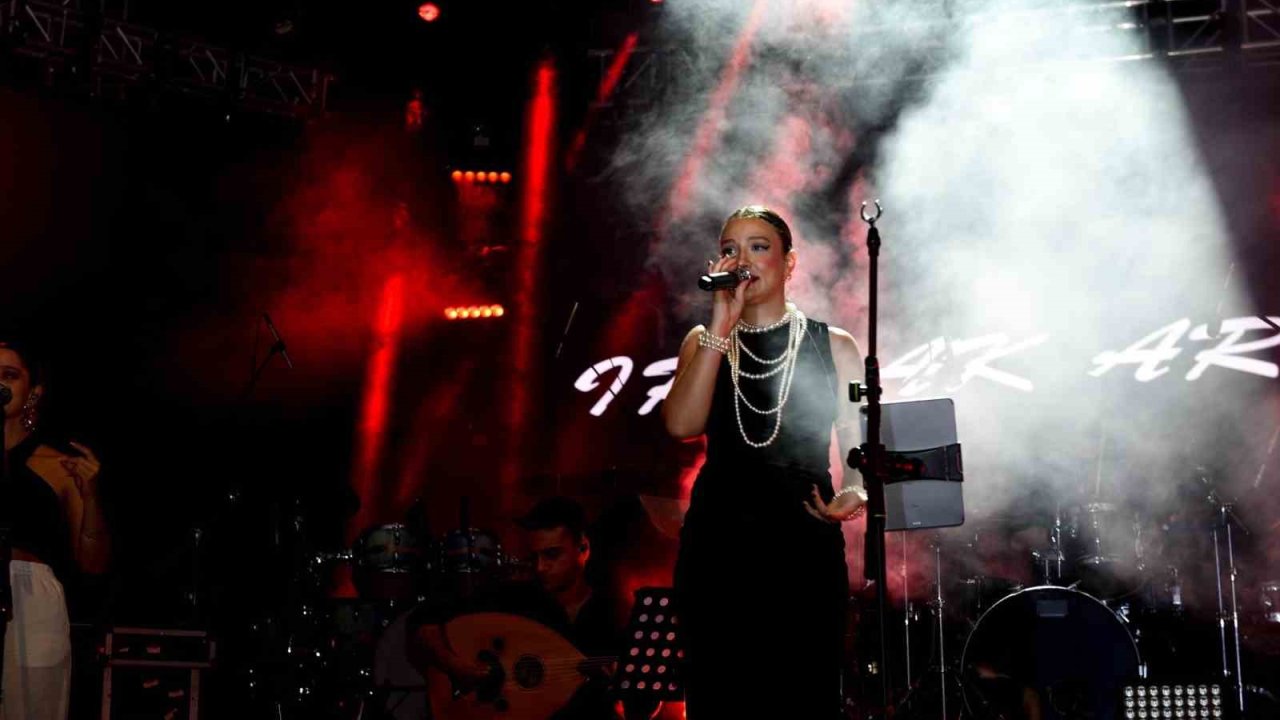 Uluslararası Kültür ve Sarımsak Festivali finali Irmak Arıcı ve Buray konseriyle yaptı