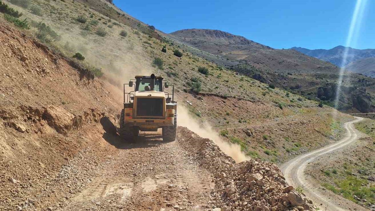 Yaylada üretilen tonlarca Tulum Peyniri at sırtında değil yeni yapılan yolla şehre ulaştırılacak