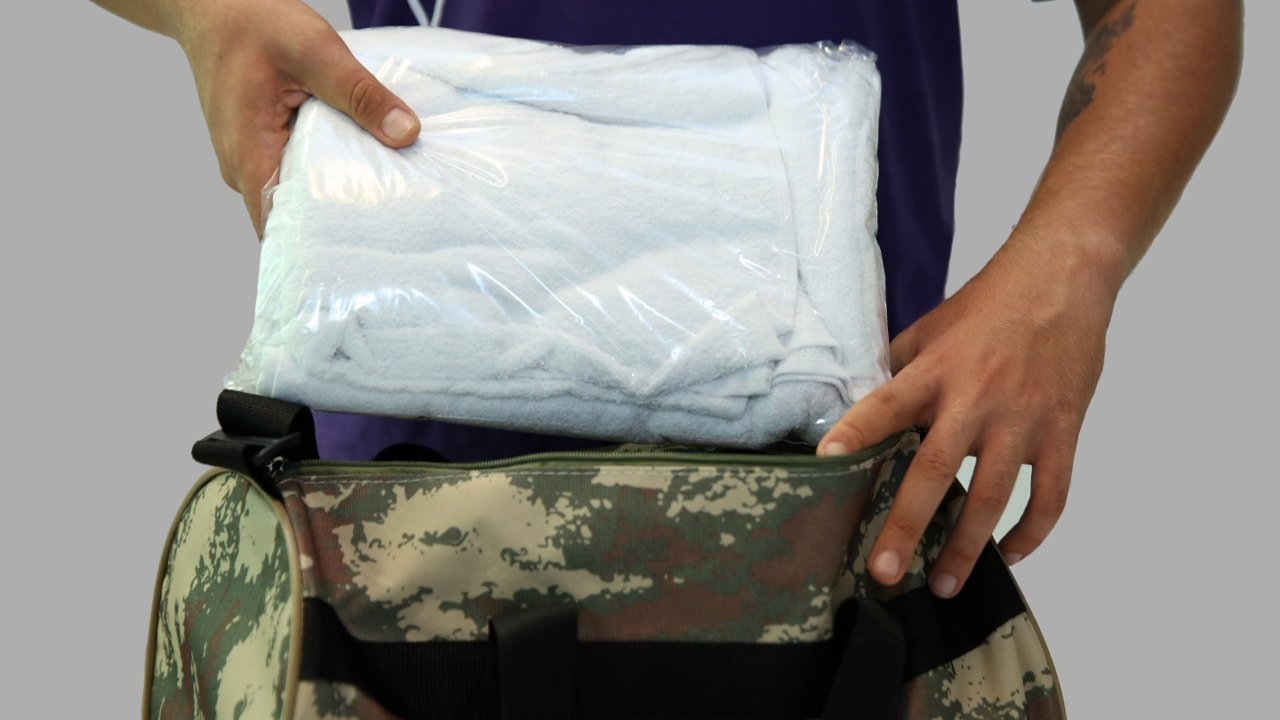 Küçükçekmece Belediyesi’nden askere gidecek gençlere ‘asker çantası’ desteği