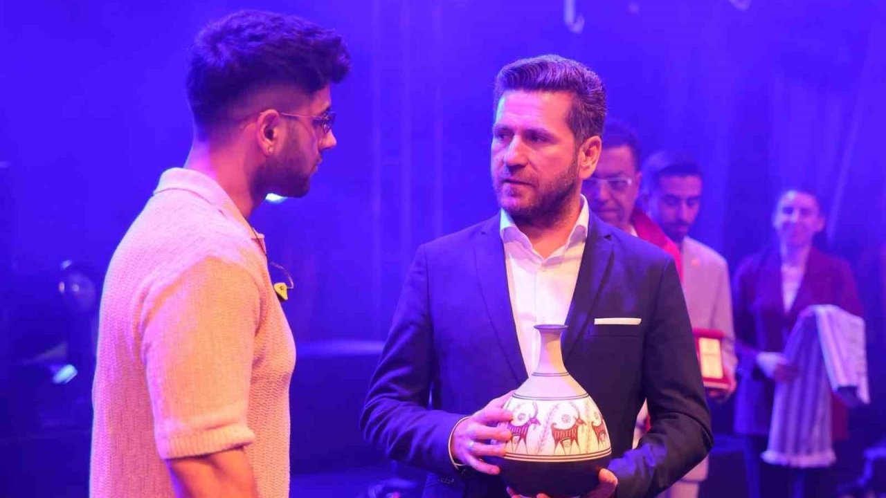 Tavas Zeybek Festivalinde Reynmen unutulmaz gece yaşattı